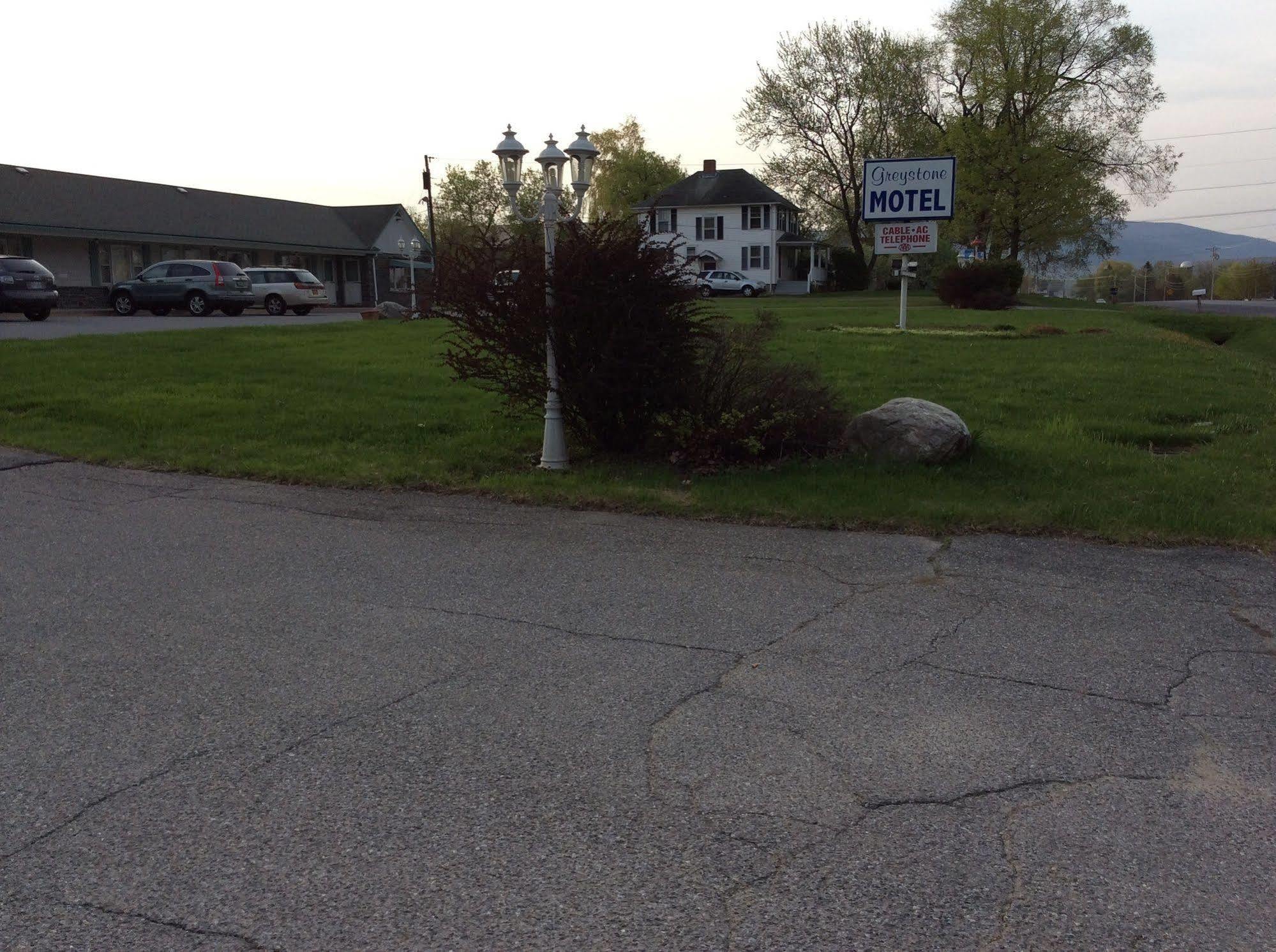 Middlebury Sweets Motel Exterior photo