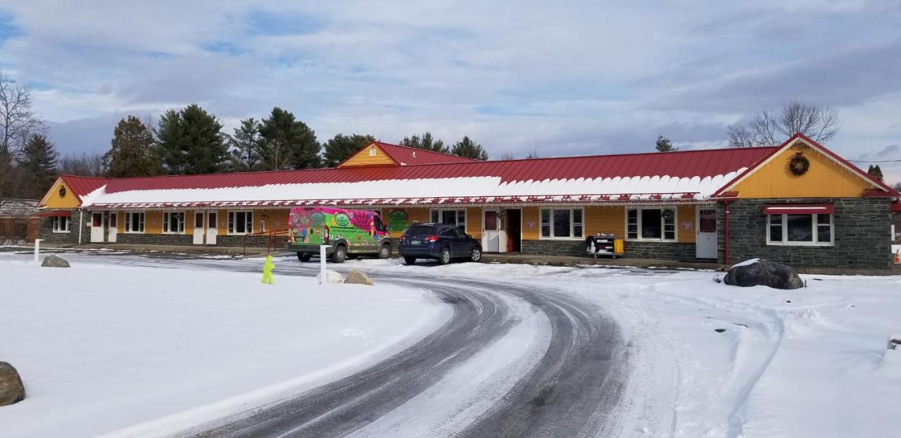 Middlebury Sweets Motel Exterior photo