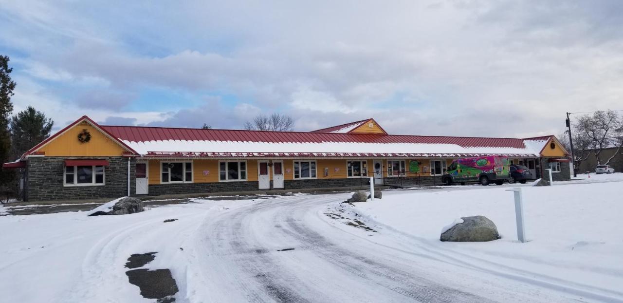 Middlebury Sweets Motel Exterior photo