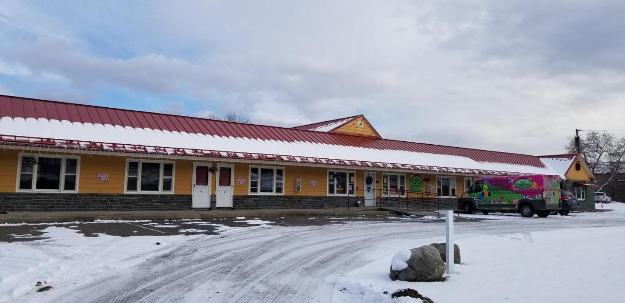 Middlebury Sweets Motel Exterior photo